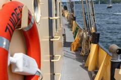Segelschiff-Segeltoern-Ostseee-Zuiderzee-An-Deck-Laufgang-scaled-1