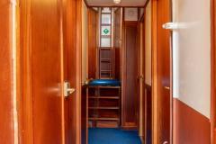 Segelschiff-Segeltoern-Ostseee-Zuiderzee-Unter-Deck-Kabinengang-scaled-1
